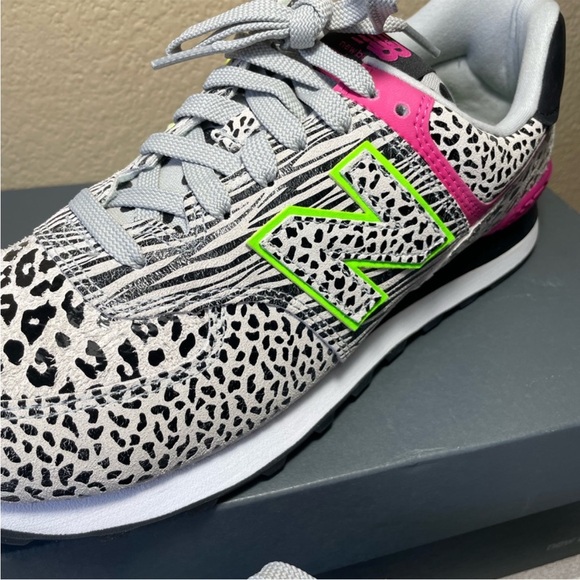 New Balance 574 Animal Cheetah Print  Green Pink WL574ANA Women’s 11 Mens 9.5 - Picture 5 of 9